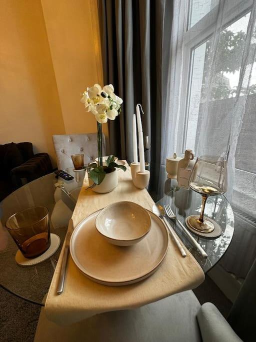 Entire 1bed Stratford Westfield Apartment *