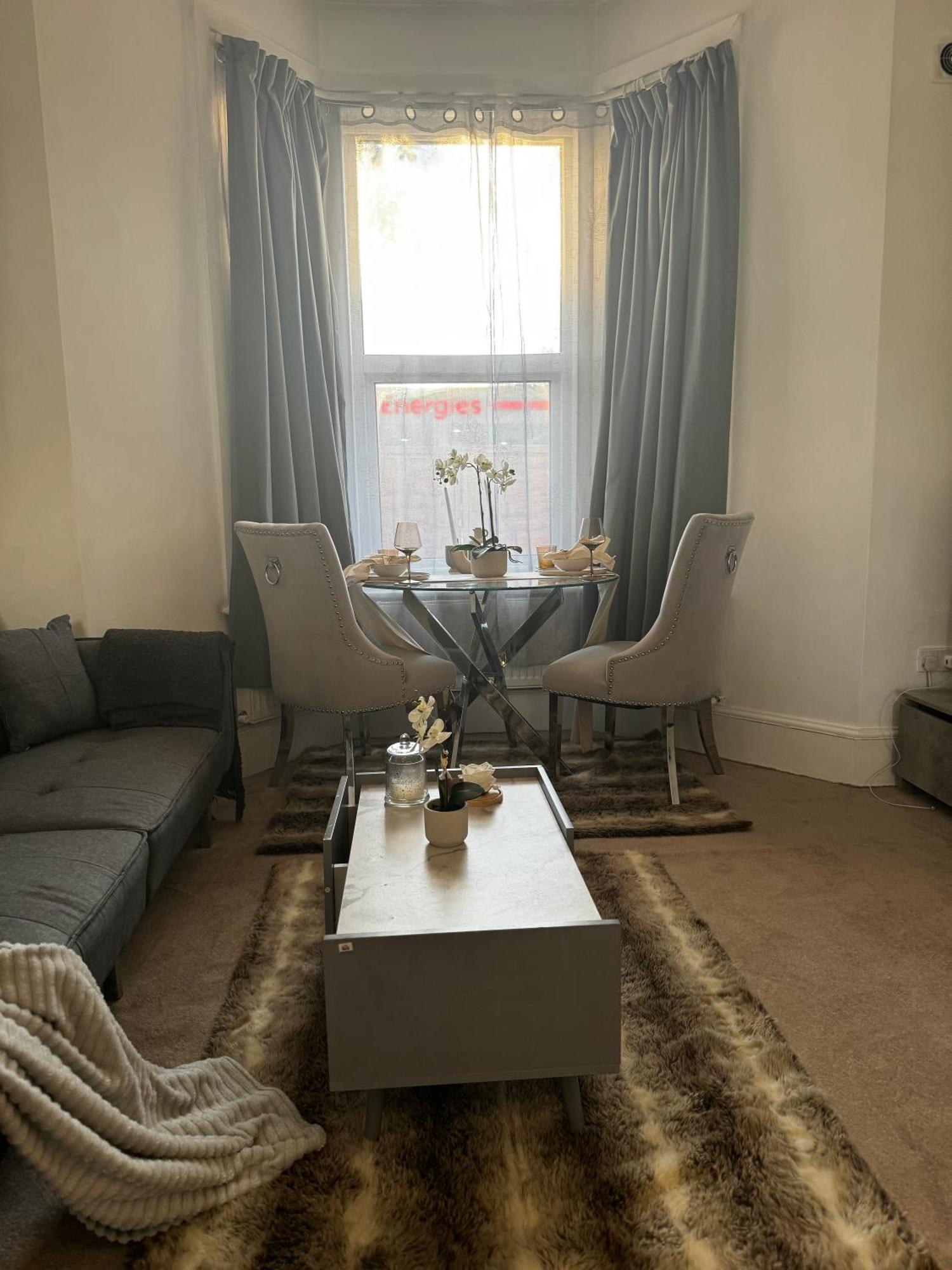 Entire 1bed Stratford Westfield Apartment London
