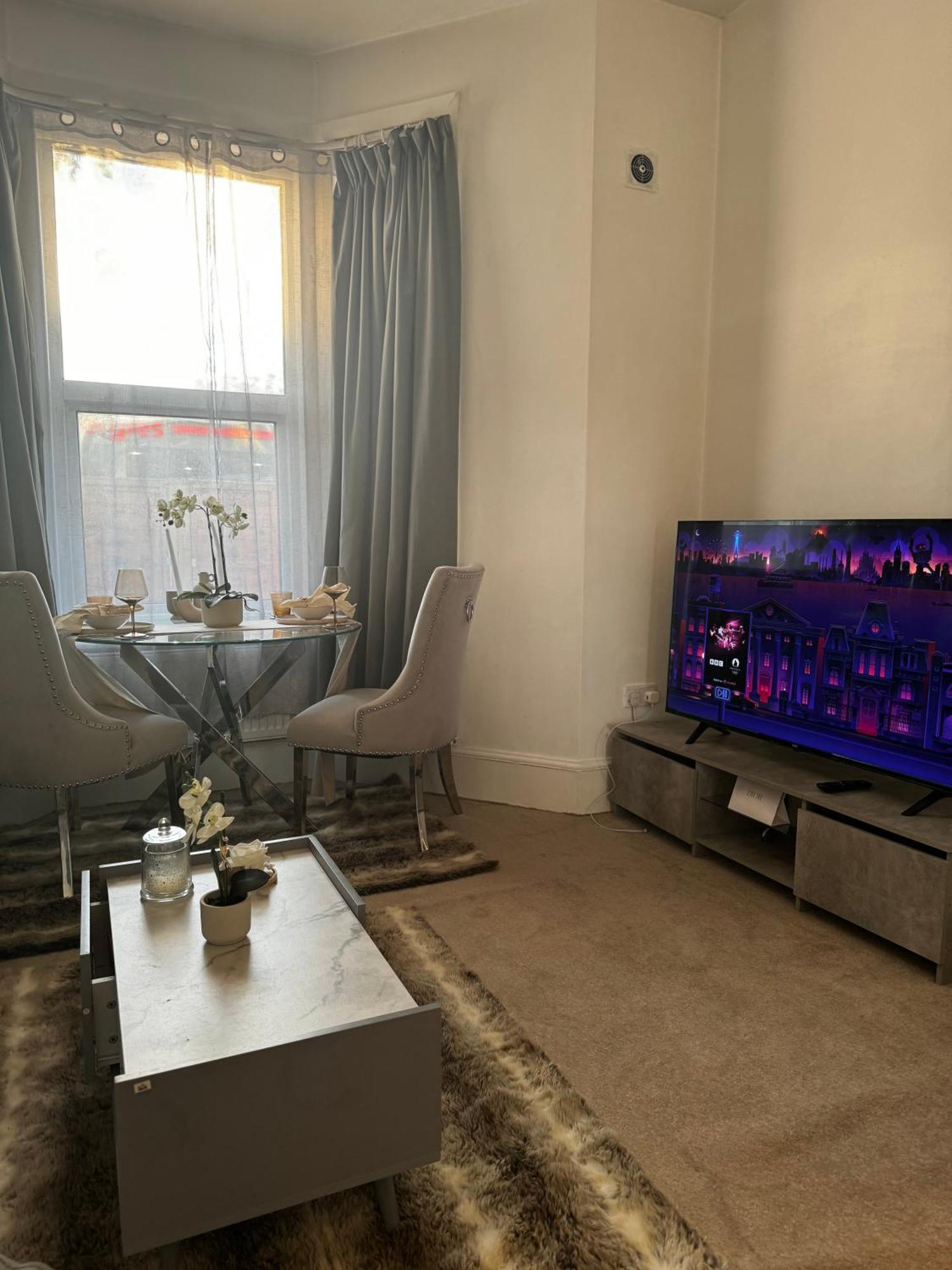 Entire 1bed Stratford Westfield * London