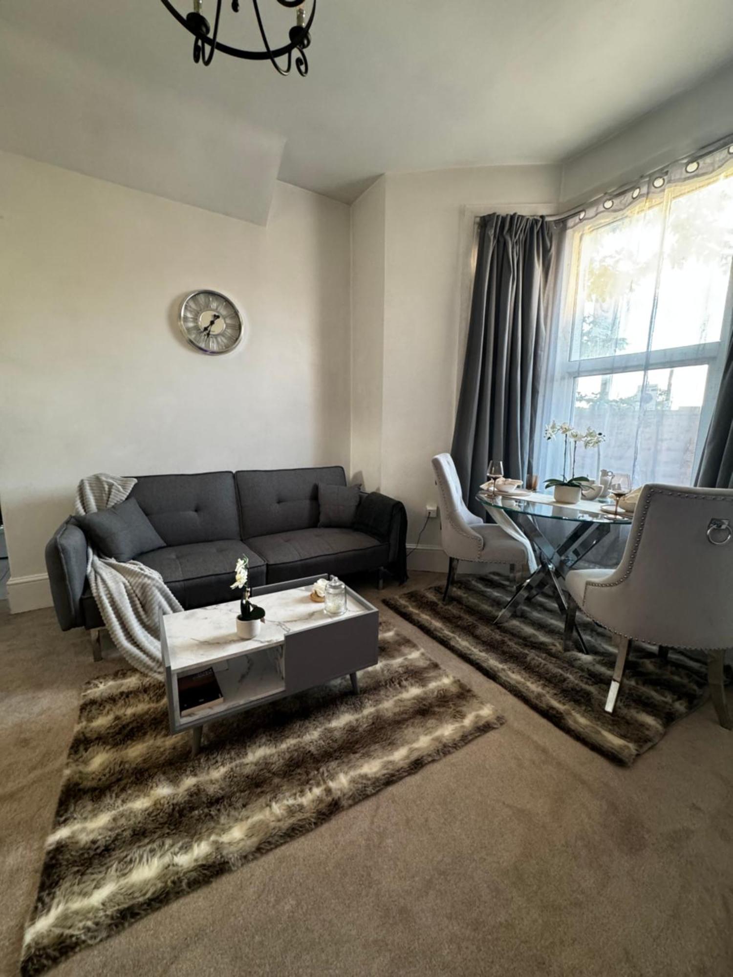 Entire 1bed Stratford Westfield *